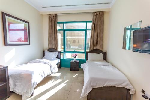 Masters and Double Rooms For Girls ONLY in Marina, Dubai, Дубай (фото 3)