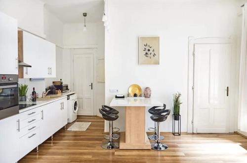 Peach Nest Apartment - Tap to explore photos