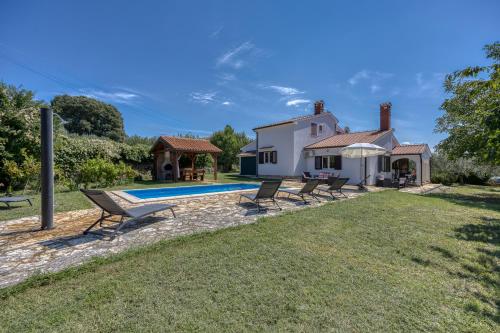 Pool House Robertino - Happy Rentals