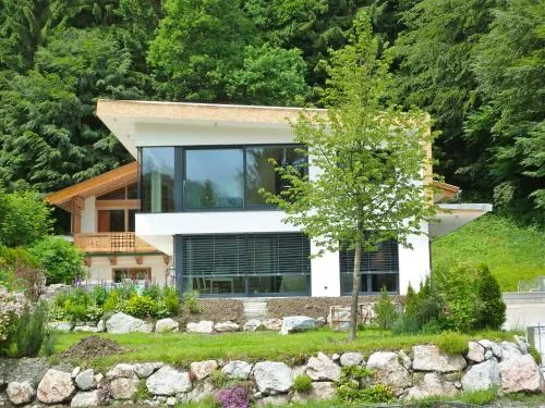 Haus Waldrand in Oberndorf in Tirol, Österreich