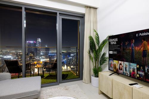 SmartStay at Burj Royale - Unique Downtown Dubai City Views - Brand New Luxury Apartments - image 5