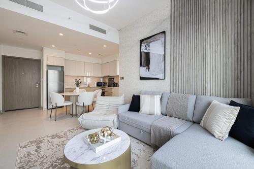 SmartStay at Burj Royale - Unique Downtown Dubai City Views - Brand New Luxury Apartments - image 3