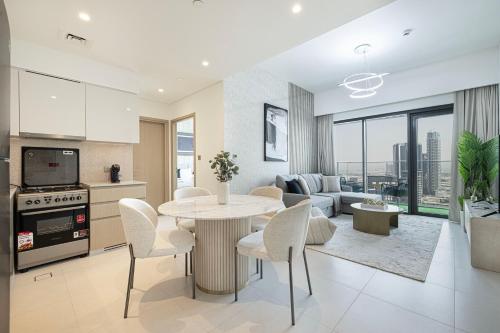 SmartStay at Burj Royale - Unique Downtown Dubai City Views - Brand New Luxury Apartments - main image