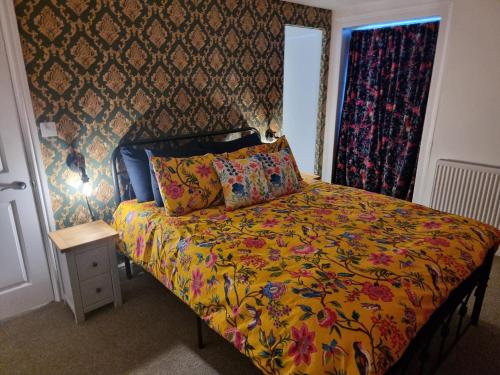 Entire Ground Floor Flat Free Parking and Garden - image 14