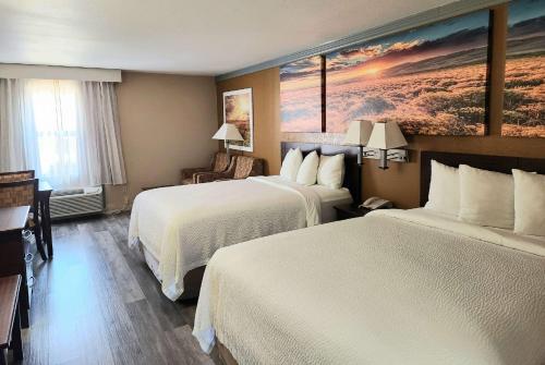 Queen Room with Two Queen Beds and Roll-In Shower - Mobility/Hearing Accessible - Non-Smoking