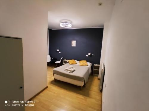 Double Room image 7
