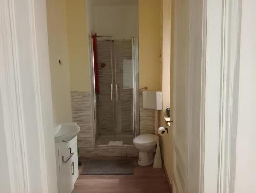 Double Room image 6