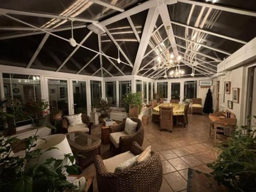 Spacious 4 bed family home near coast in North Creake