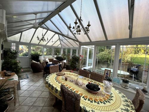 Spacious 4 bed family home near coast in North Creake