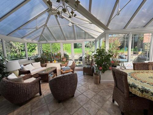 Spacious 4 bed family home near coast in North Creake