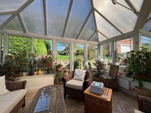 Spacious 4 bed family home near coast in North Creake