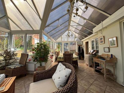 Spacious 4 bed family home near coast in North Creake