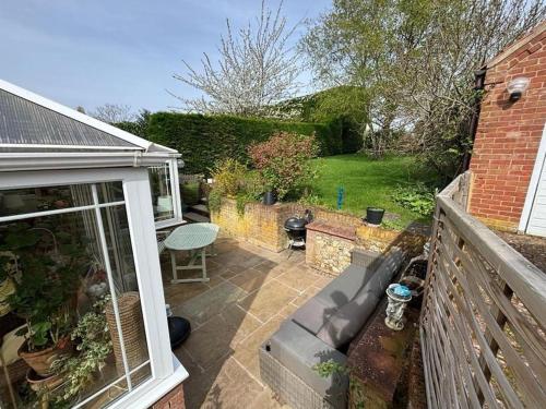 Spacious 4 bed family home near coast