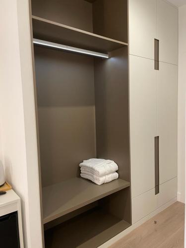2 twin beds