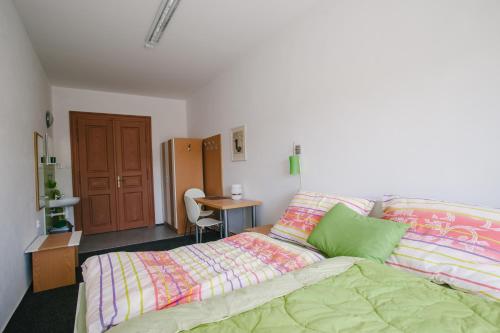2 twin beds