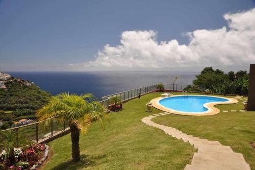 Plaza A, Calheta