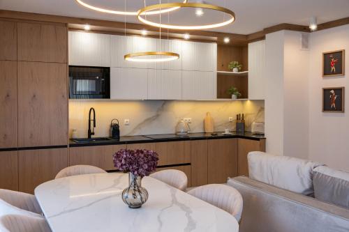 Konyha, Apartament VERON w Kościelisku - balkon z widokiem na góry, parking w cenie (Apartament VERON w Koscielisku - balkon z widokiem na gory, parking w cenie) in Kiry