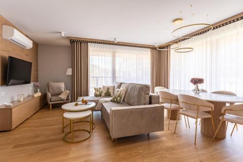Közös társalgó / TV, Apartament VERON w Kościelisku - balkon z widokiem na góry, parking w cenie (Apartament VERON w Koscielisku - balkon z widokiem na gory, parking w cenie) in Kiry