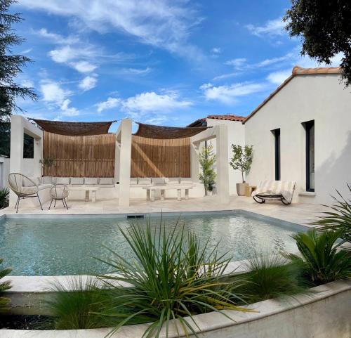 VILLA avec piscine aux portes d’Uzès