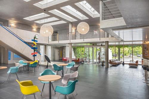 gedeelde lounge/tv-ruimte, Lausanne Youth Hostel Jeunotel in Lausanne