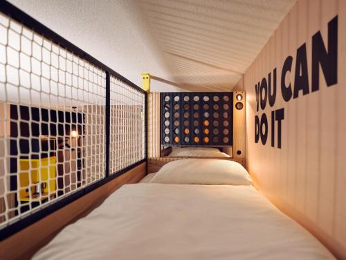 1 queen bed, 1 bunk bed