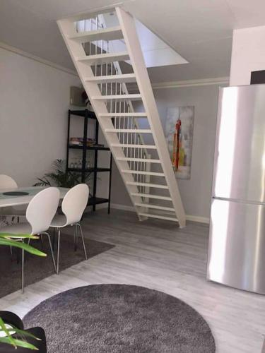 Eget hus i Tyreso Trollbacken, kanoter ingar. in Tyresö