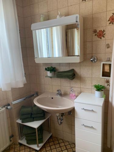 Bathroom, Ferienwohnung Blick ins Grune in Ober-Ramstadt