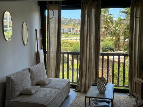 Apartment with Pool View 