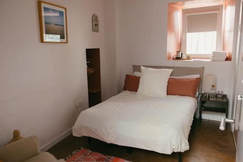 Budget Double Room image 8