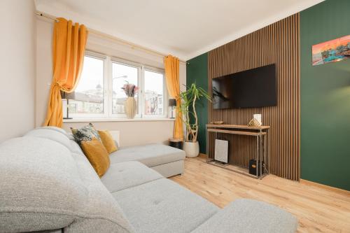 Family Unique Apartment for 4 people in Warsaw Wola by Noclegi Renters, Warsaw