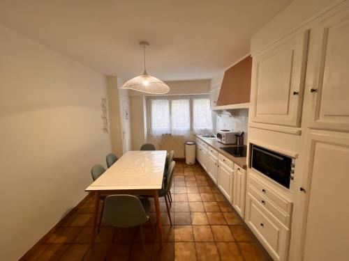 Appartement Rdc 9 Personnes, 2 Chambres, Wifi, Proche Du Centre - La Bourboule