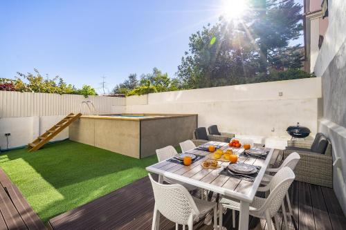 บริการและสิ่งอำนวยความสะดวก, WHome Suburban Serenity Family Home with Pool in อัลเกส
