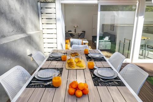 บริการและสิ่งอำนวยความสะดวก, WHome Suburban Serenity Family Home with Pool in อัลเกส