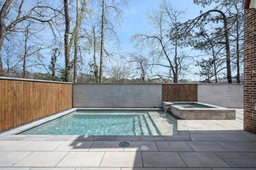 Adams Mansion, 10K Sqft, 7BD/7BA, 15min to Airport in Southwest