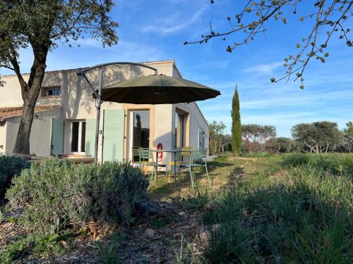 Paisible gîte moderne avec vue sur le Luberon - Location saisonnière - La Motte-d'Aigues