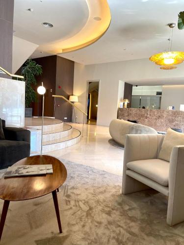 Lobby, Best Western Premier CMC Girona in Girona