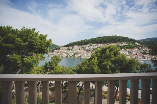 Seaside apartments with a swimming pool Pucisca Brac - 5637 - image 7