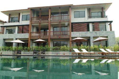 Veranda High Residence