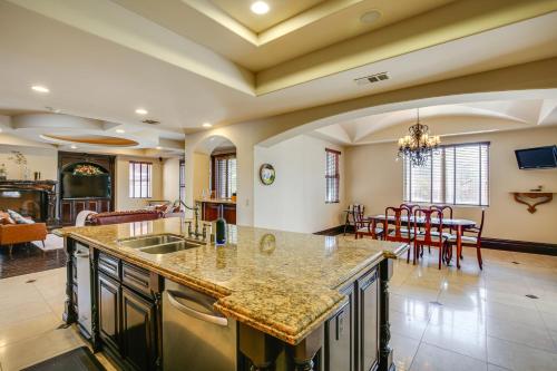 Spacious Fullerton Villa with Private Pool and Hot Tub in Fullerton, USA