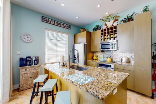Diamond Beach Resort - A Shore Thing in Galveston, USA