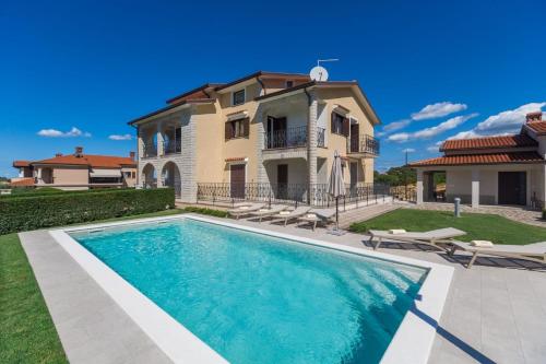 Ferienwohnung Mihael mit Pool und Grill