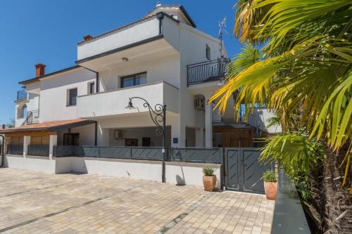 Ferienwohnung Radovan 3 mit Meerblick in Strandnähe