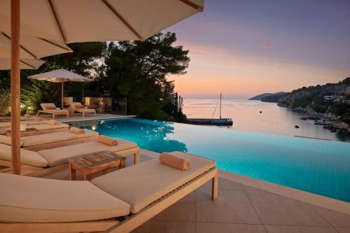 Beautiful Villa Crystalsea 2 with a pool in Hvar - image 2
