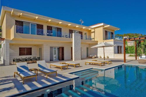 Villa with Private Pool image 7
