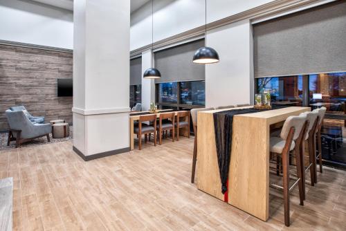 صالة مشتركة/ منطقة التلفزيون, Candlewood Suites Cincinnati Northeast - Mason By IHG in ماسون