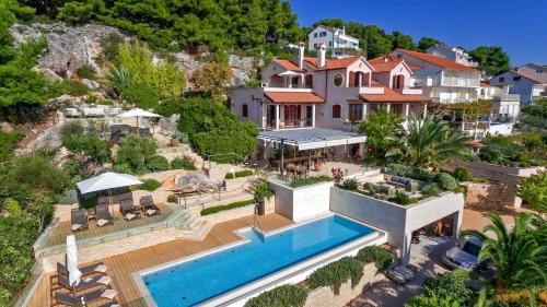 Villa Silversea in Hvar infinity heated pool