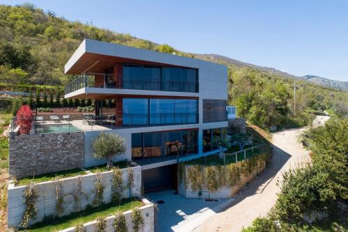 Luxury Villa Vista Hills with a pool near Opatija