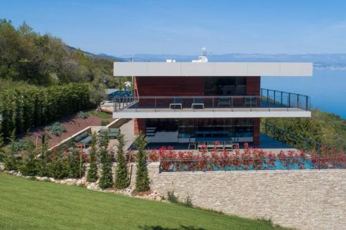 Luxury Villa Vista Hills with a pool near Opatija