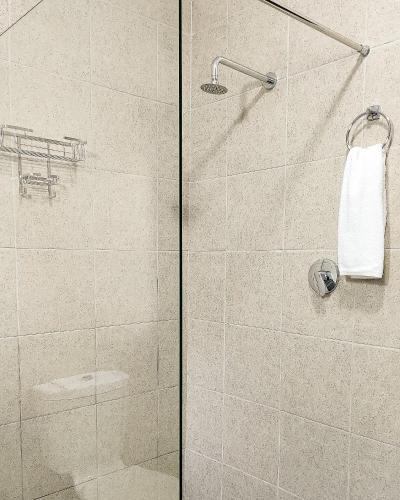 Twin Room with Private Bathroom image 2