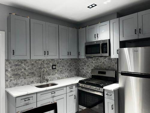3 bedrooms in 2nd floor Modern Brooklyn home, Close to J train in Brooklyn, USA